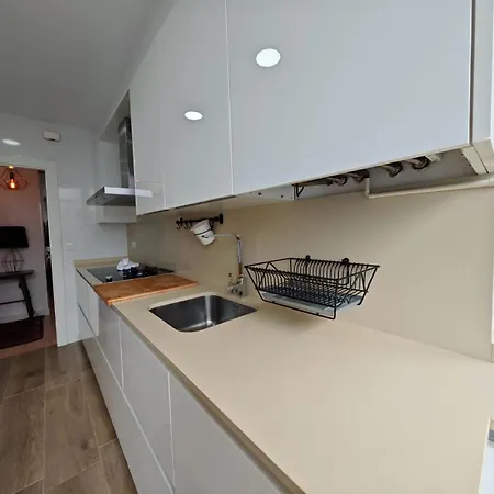 Tomas Paredes, Vigo, 3 *