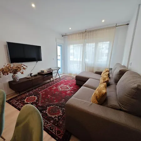 Tomas Paredes, Vigo, 3 Daire *